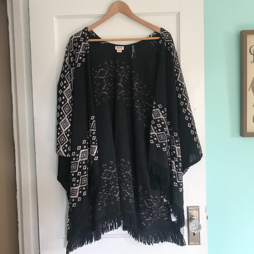 Black and white kimono